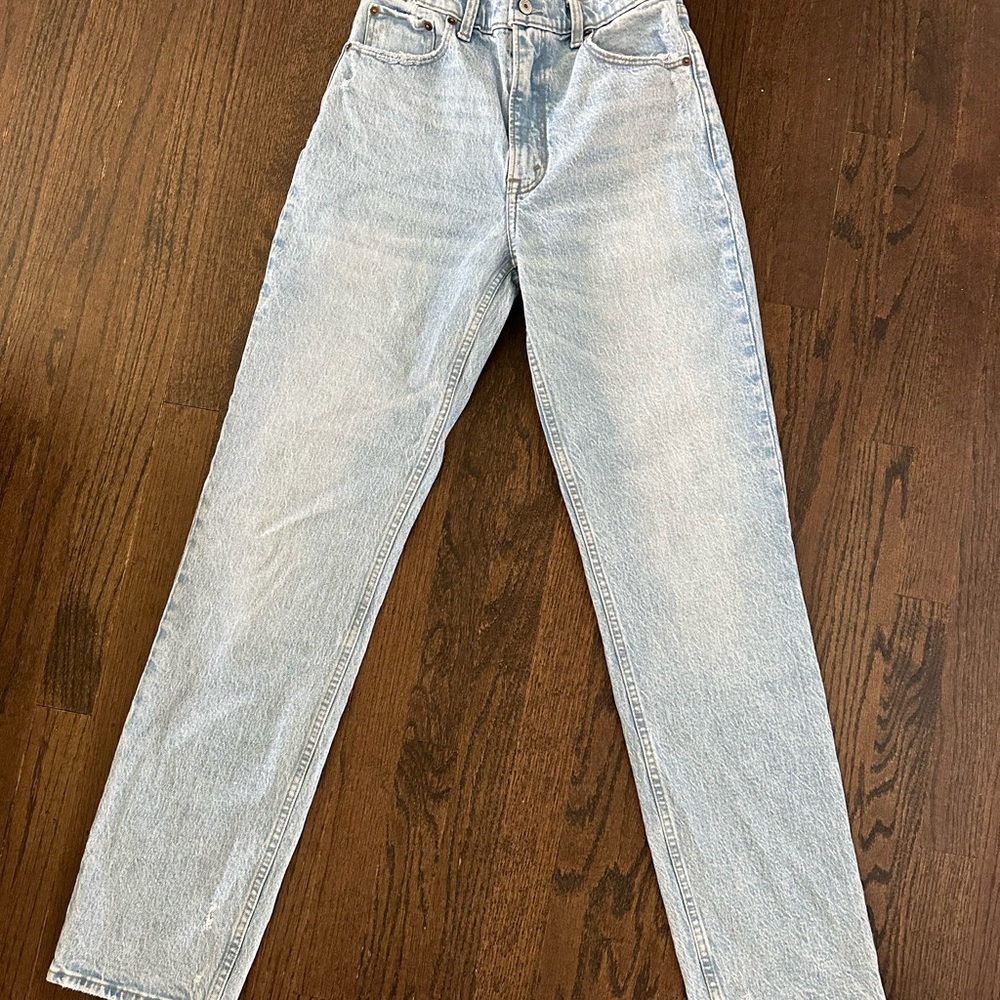 Ultra High Rise 90s Straight Jean